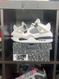 Nike Air Jordan 4 Retro Military Black