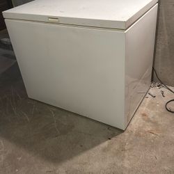 Free. Chest Freezer. ( Not Working ) 