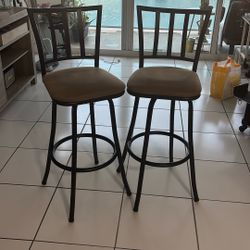 2 Stools / High Chairs