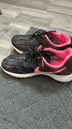 Nike Roshe One Flight Weight sneakers in black and bright pink.   DTLR  +1