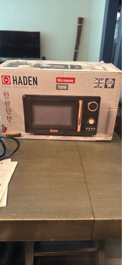 Haden 700W Retro Microwave