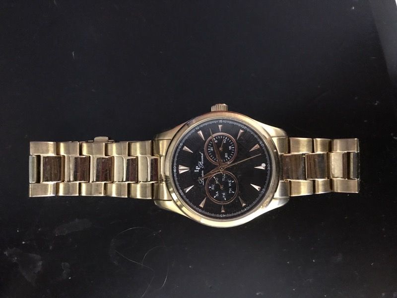 Nice watches several brands.. take a look