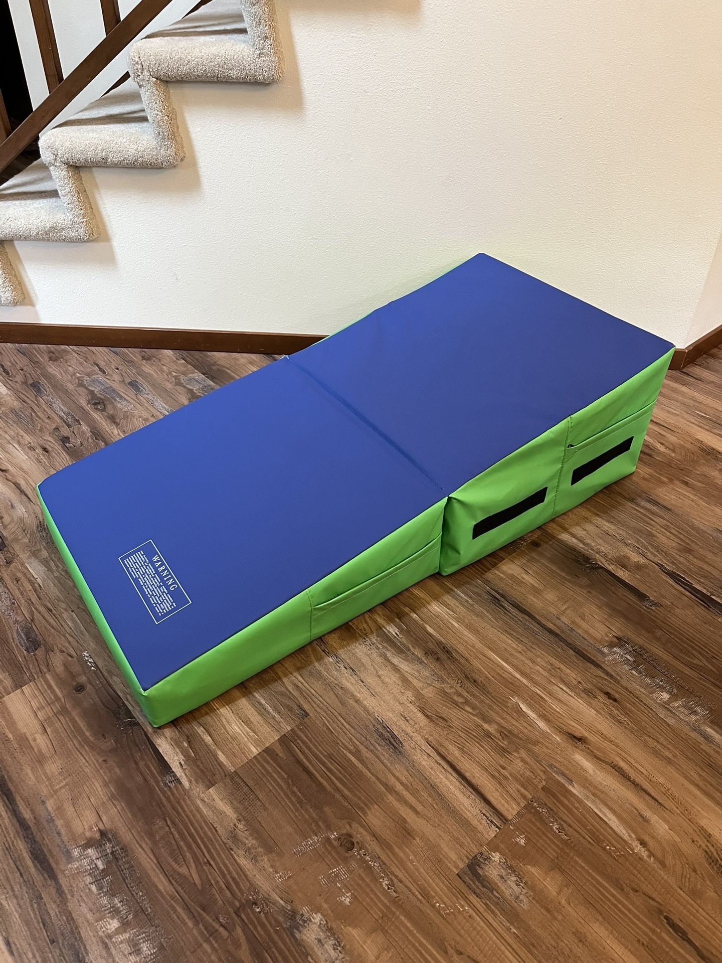 Tumbling Mat- Folding Gymnastics Wedge Mat