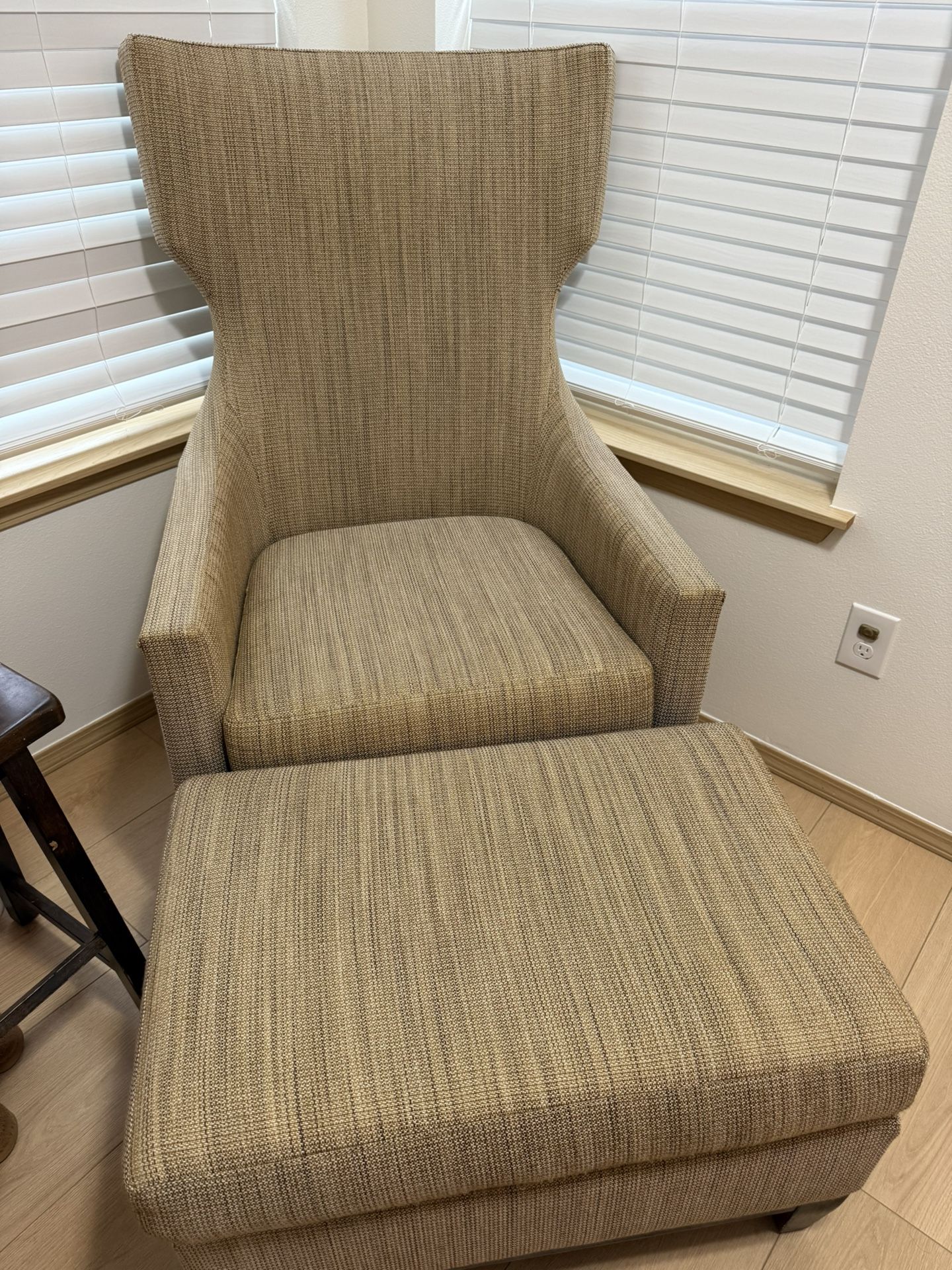 Chair With Ottoman