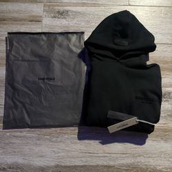 ESSENTIALS HOODIE ALL BLACK SIZE S
