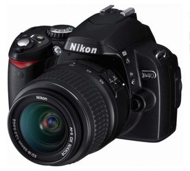Nikon D40 6.1MP DSLR Camera AF-S DX Zoom-Nikkor 18-55mm