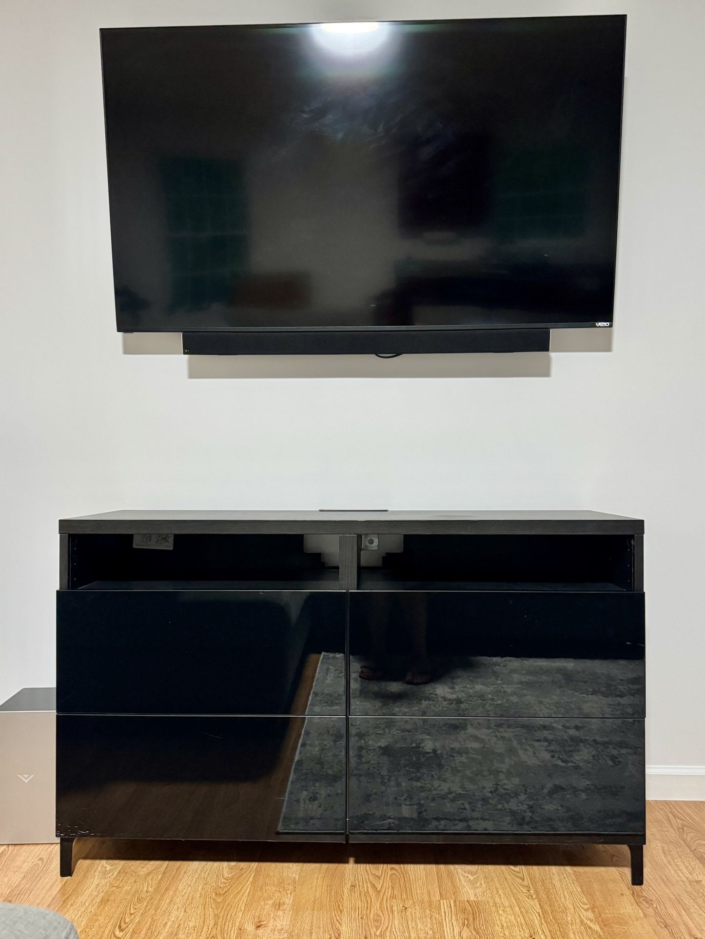 TV STAND (21”)