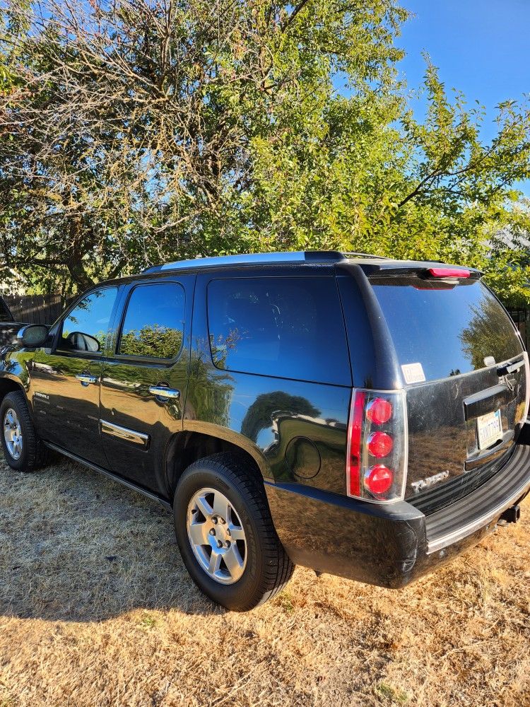 2008 GMC YUKON DENALI !!FULL OEM PARTOUT!!