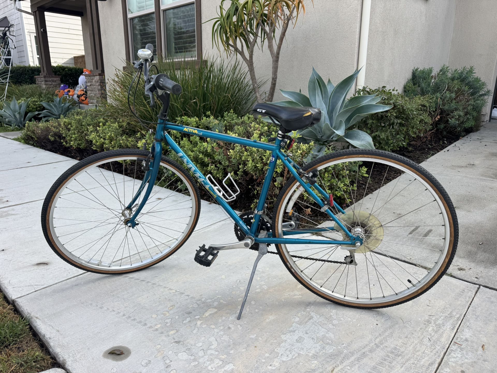 Univega Hybrid Road Bike – 21-Speed, Lightweight, Ready to Ride