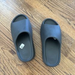 adidas Yeezy Slide Black Men's Comfort Slip On size 8 Sandals Rubber Upper