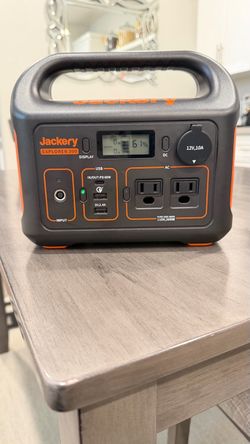 Jackery Explorer 300 Portable Power Station - Excellent Condition
