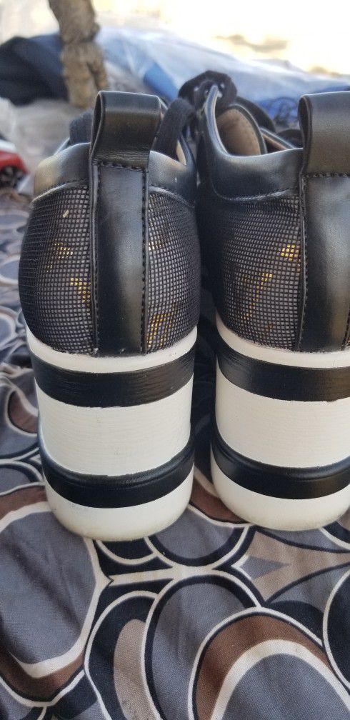 Louis Vuitton Shoe Laces for Sale in Rancho Cucamonga, CA - OfferUp