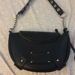 good condition true religion bag !!