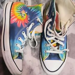 Tie-dye Converse