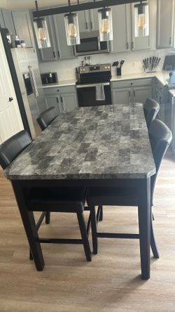 Dinning Table With Chairs