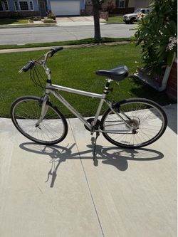 Trek 7000 Hybrid Bike- Great Commuter Bike
