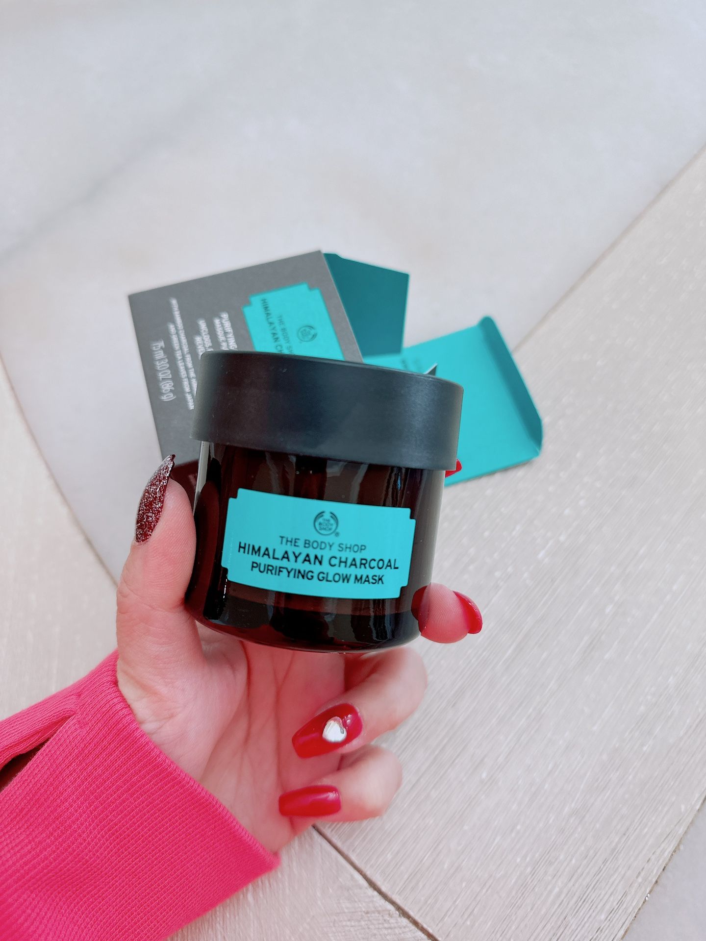 The body shop Himalayan Charcoal Purifying Glow Mask/NWB