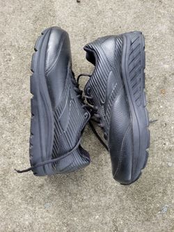 Brooks Addiction Walker 10.5 2E like new