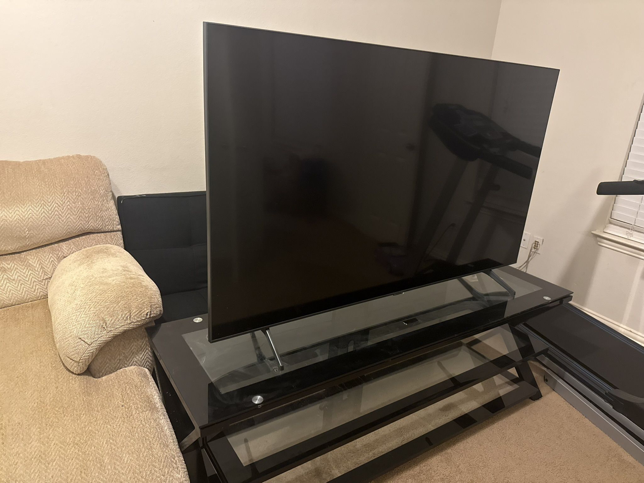 Samsung 65 In & TV stand