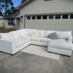 BEAUTIFUL sectional couch 