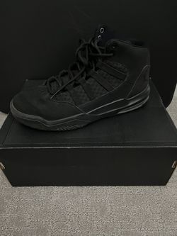 Air Jordan Max Aura (GS) Size 7 Shoes
