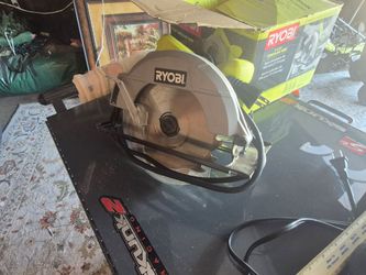 Ryobi Saw corded great condition 50$