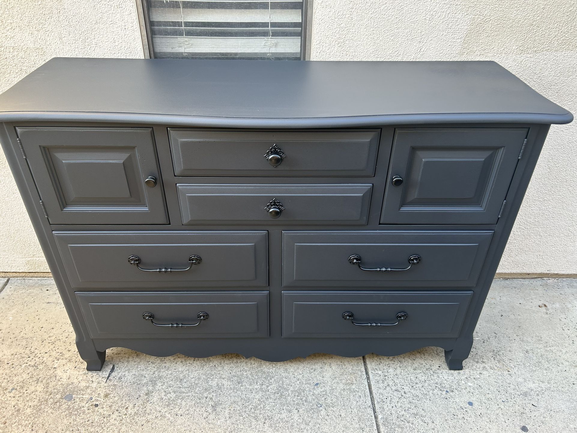 HIGH QUALITY SPACESAVER HIGH CAPACITY DREXEL DRESSER CAN DELIVER LOCAL IF NEEDED