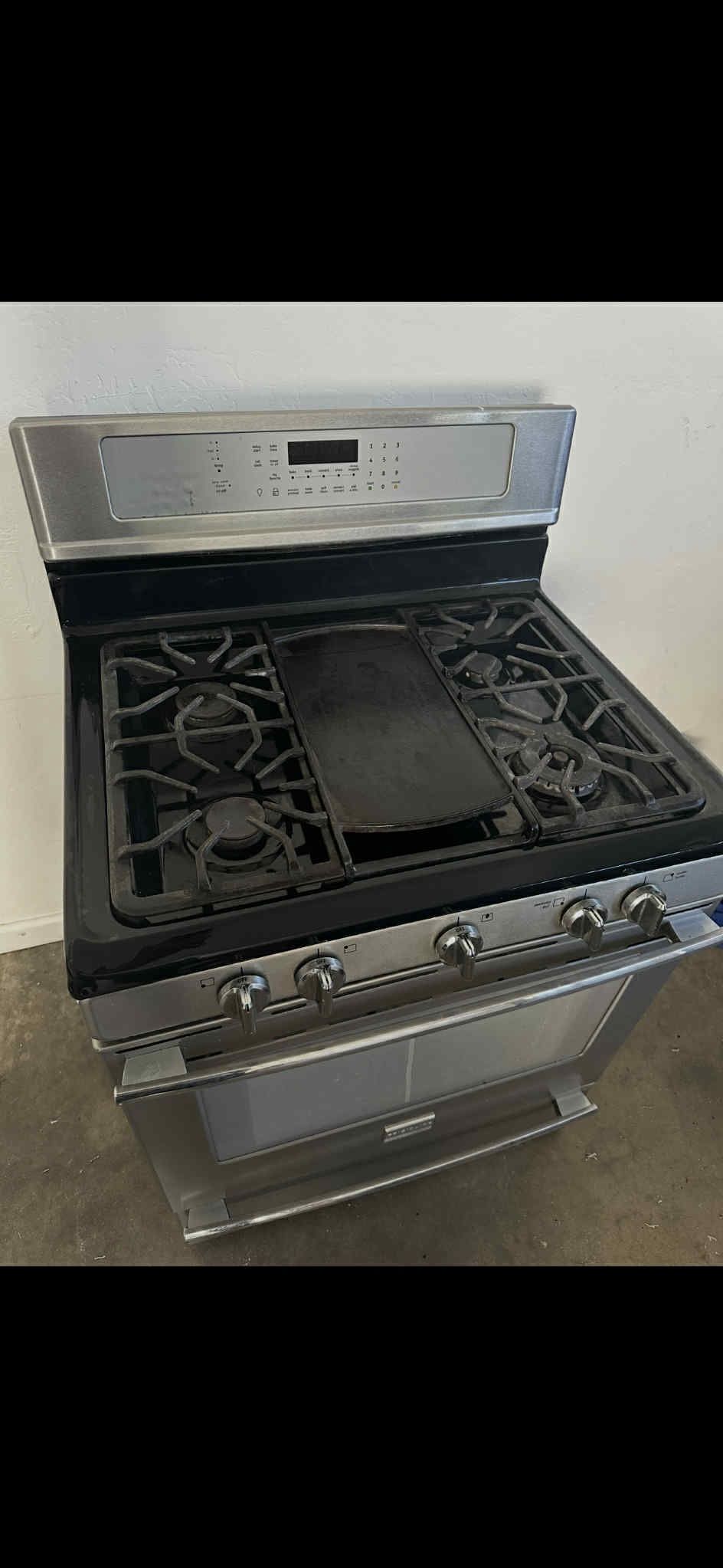 Stainless Steel Gas Range – Great Condition!