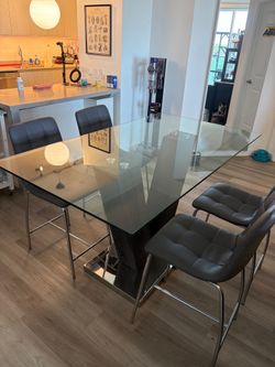 City furniture Kendall glass dining table