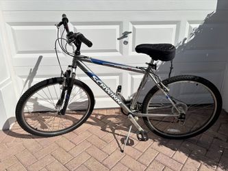 Mens 26” Schwinn multi gear mountain bike