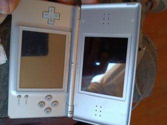 Nintendo dsi with charger