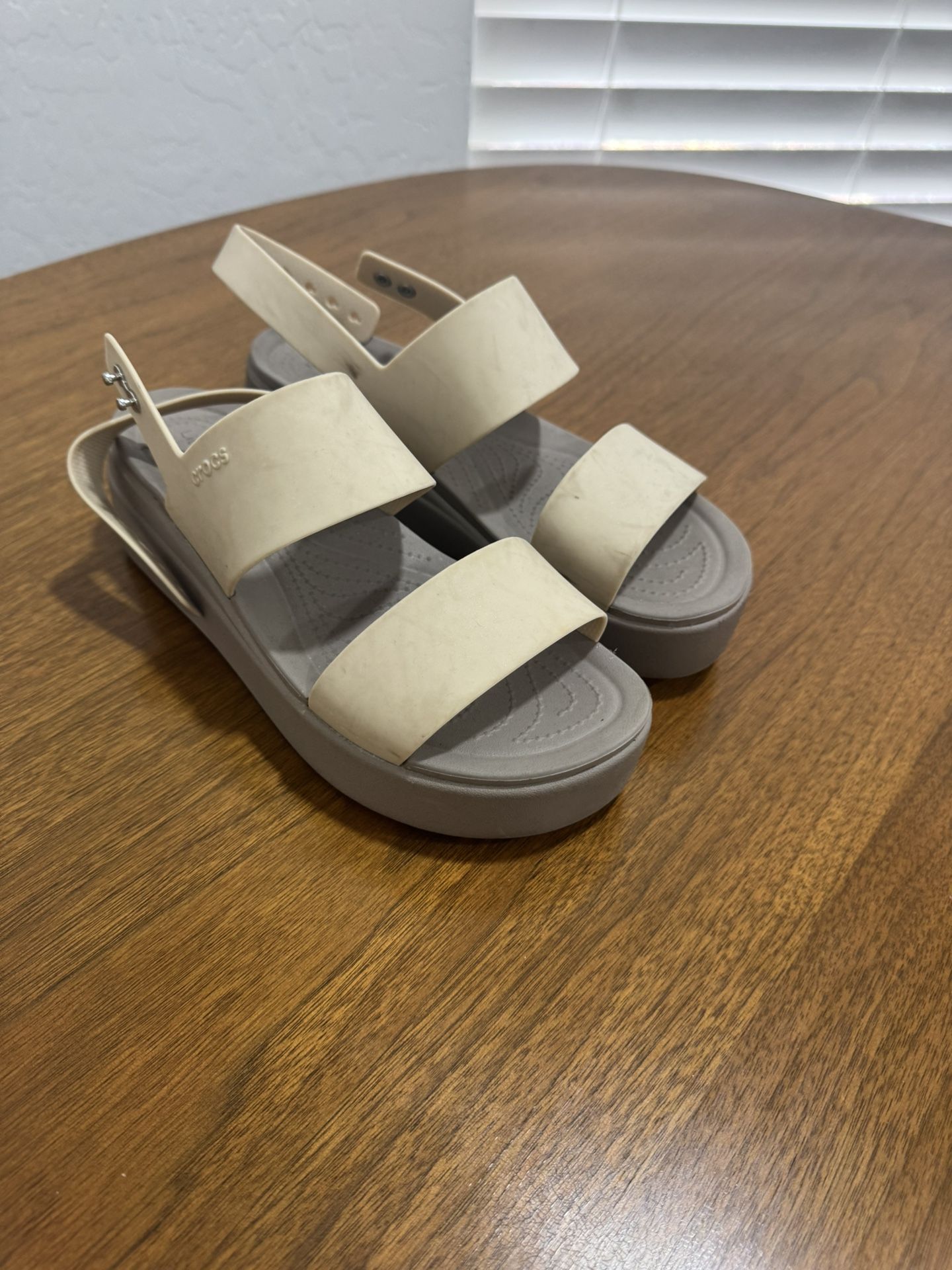 Crocs Brooklyn Low Wedge