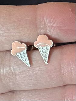 Vintage Girl’s Ice Cream Cone Pierced Earrings