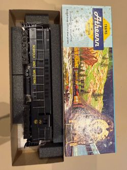 Athearn Blue Box HO Scale diesel locomotive