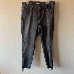 Good American, Women’s Faded Black Stretchy Raw Ankle Hem Jeans, Plus Size 20-26