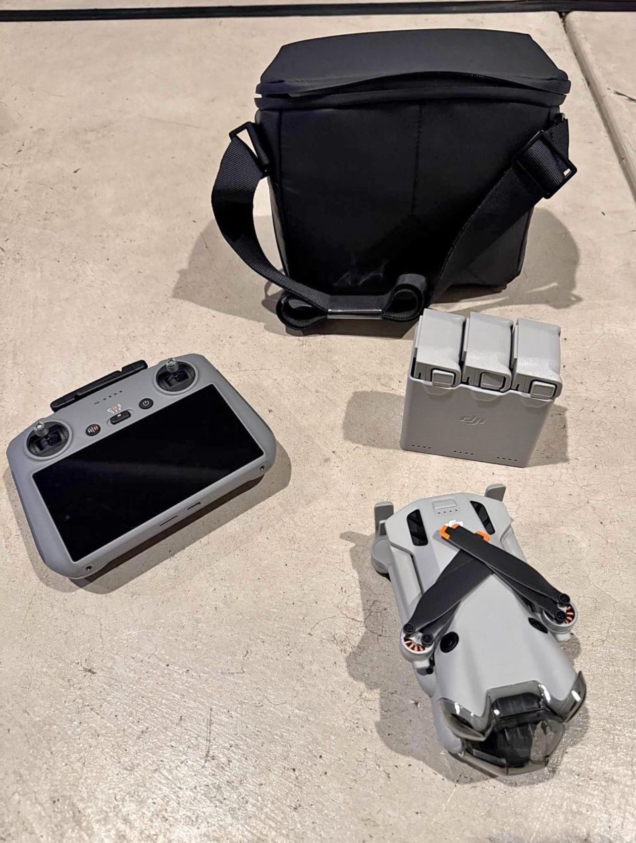DJI Mini 4 Pro Fly More Combo