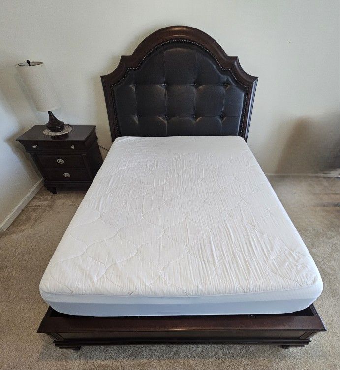 Queen Bedroom Set For Sale