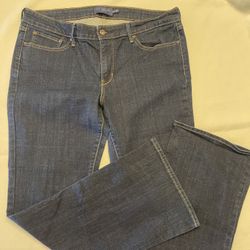 Size 16/33 Levi’s slight curve classic bootcut  