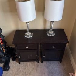 Pair of Matching Nightstands / End tables And Lamps