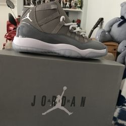 ☃️☃️☃️ Jordan Retro “ Cool 🆒 Grey 11s” Men’s Size 6,9 Only !!❄️❄️