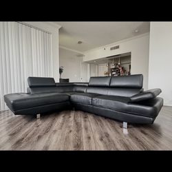 Furniture: Couch 