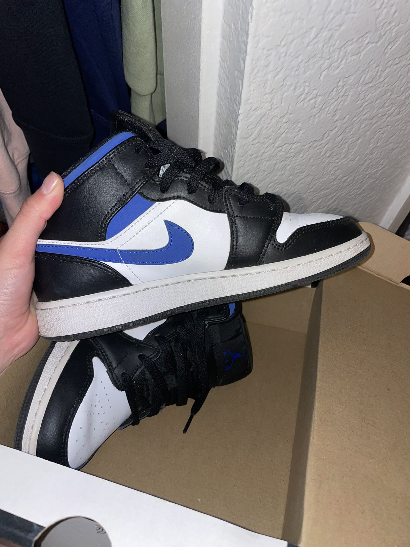 Jordan 1 Royal Blue Mid