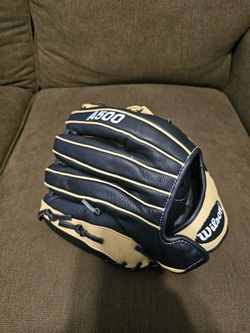 Wilson A500 Siren Fastpitch Series 11.5" Infield Glove