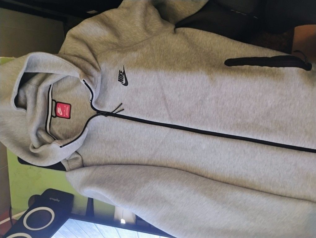 Nike Tech