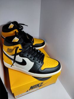Jordan 1 Retro High OG Taxi Black Sail "Yellow Toe". Mens Size 10. Women's Size 11.5 Brand New. With Box.