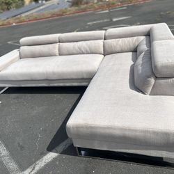 Modern Sectional Free Local Delivery 🚚 ✨✨