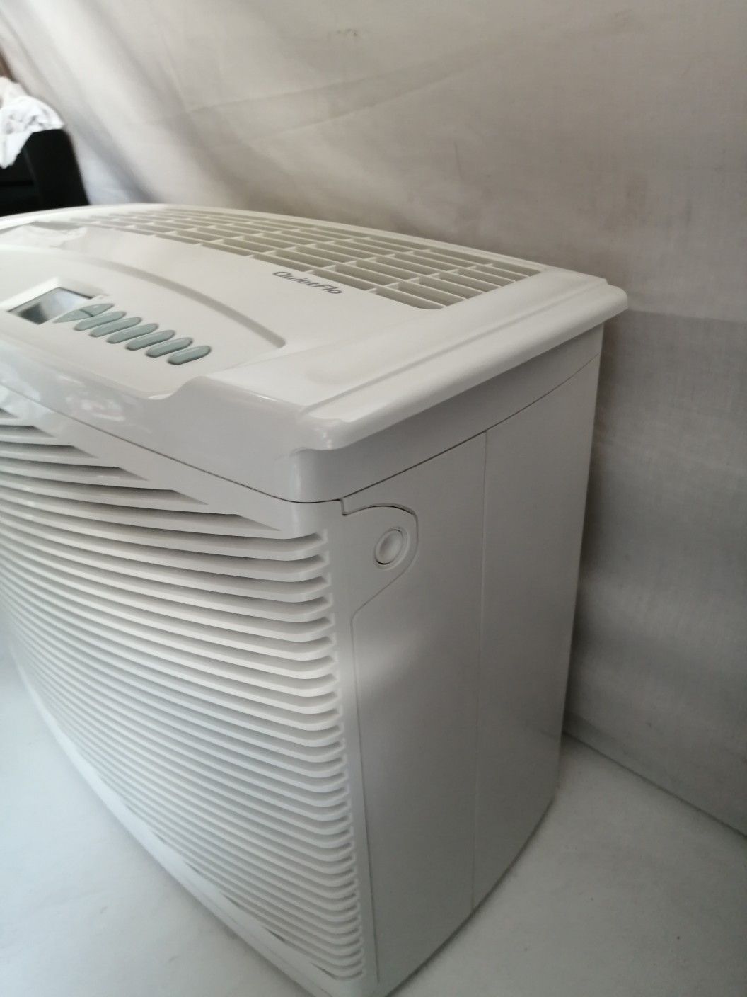 SUPER QUIET Hunter QuietFlo Air Filter 30175 W Barely Used True HEPA Filter and Carbon Filter and LED Display