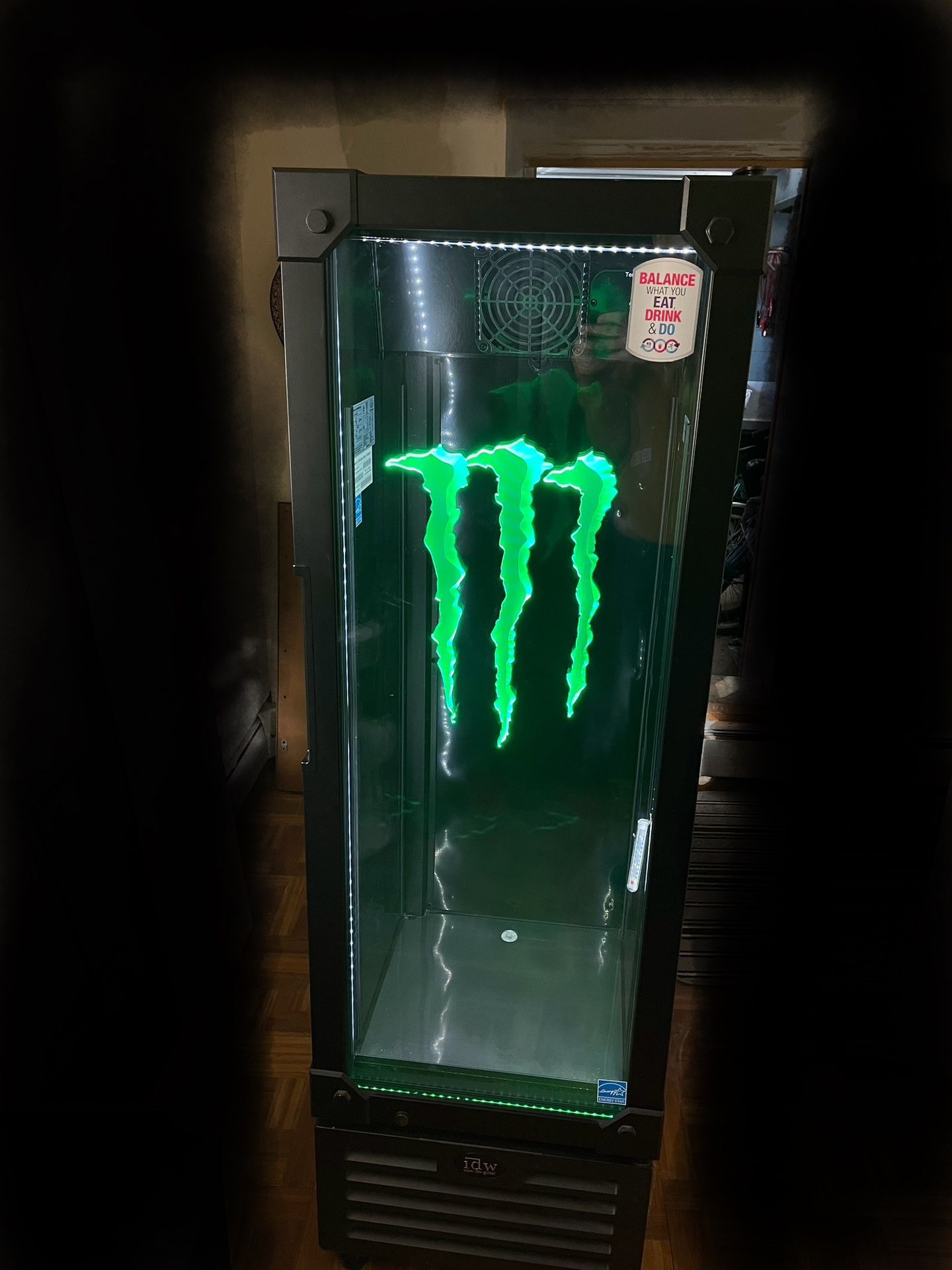 idw GCG-9 commercial Monster Energy fridge