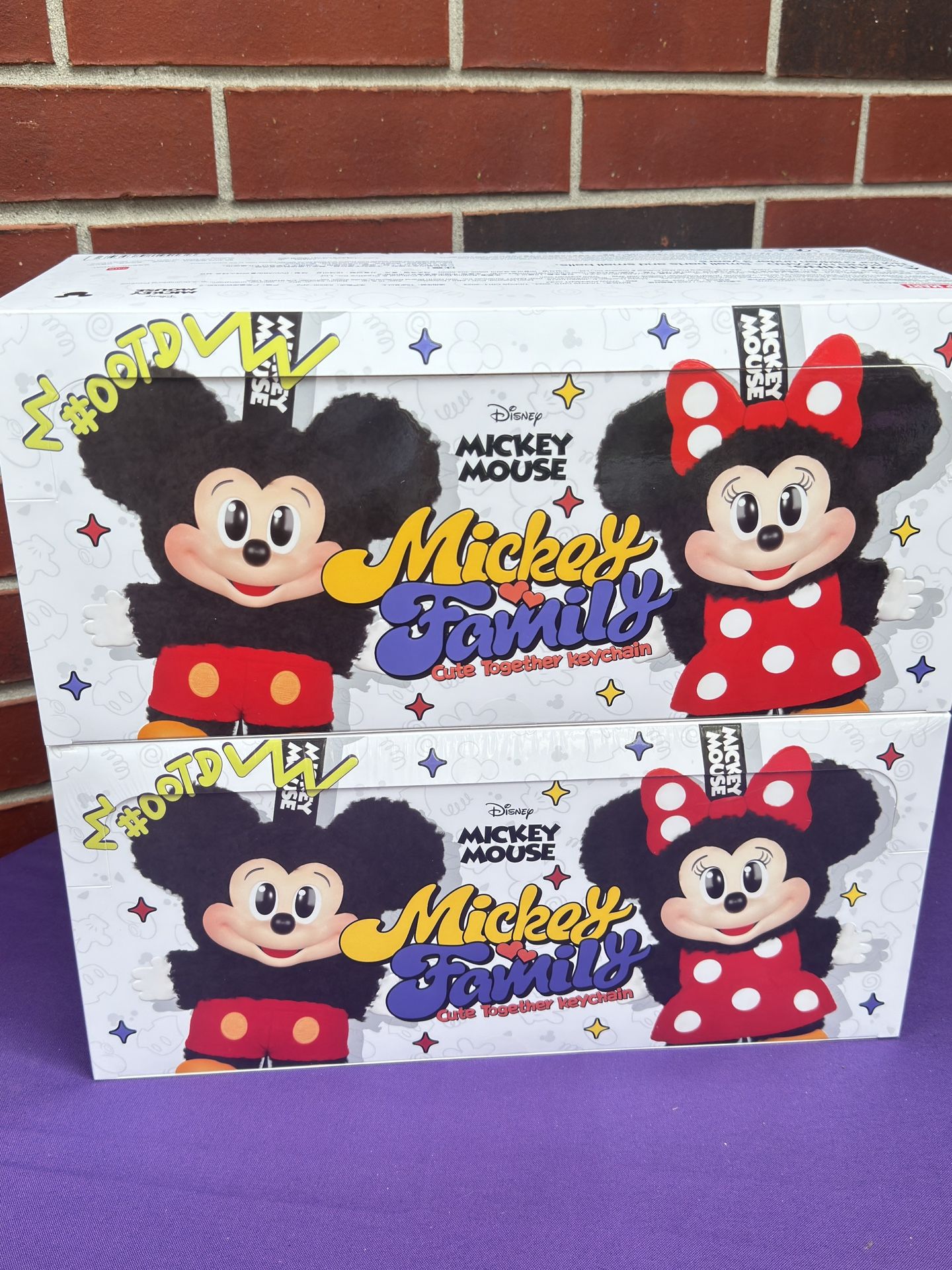 selling whole set(micky and family keychain ORIGINAL