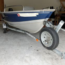 15ft Lund W/20 HP Yamaha Outboard and Ezloader Trailer 